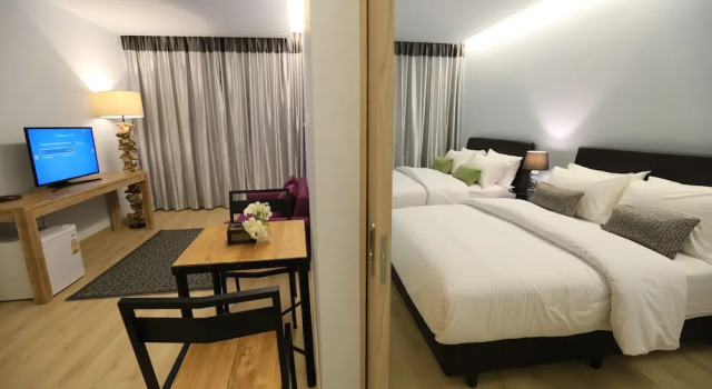Трёхместный семейный номер Standard с балконом The White Elephant Home