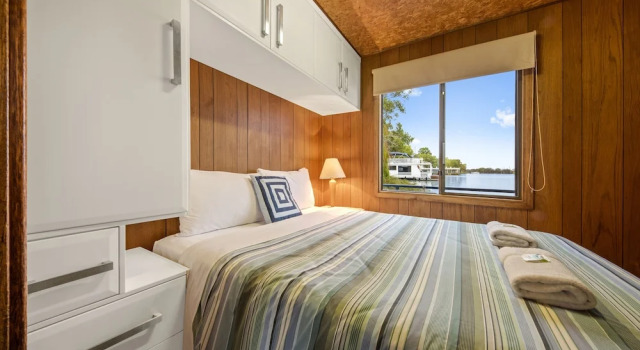 Коттедж Renmark River Villas and Boats & Bedzzz