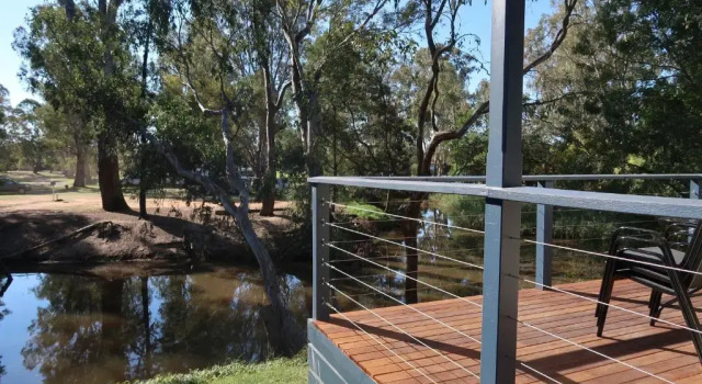 Семейный номер Standard с видом на озеро Euroa Caravan Park