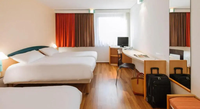 Трёхместный номер ibis Berlin Messe
