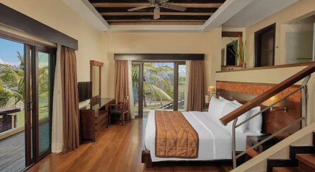 Бунгало с балконом и с видом на море Two Seasons Coron Island Resort