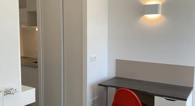 Семейные апартаменты MoovAppart Hotel Clichy