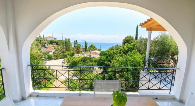 Апартаменты Deluxe Peroulia Beach Houses