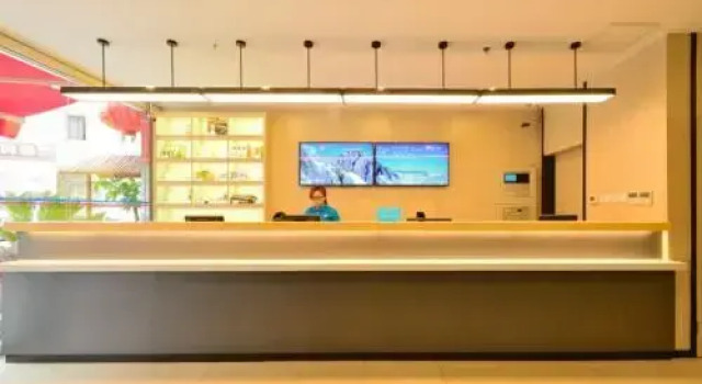 Super 8 Hotel Beijing West Railway Station North Square, Забронировать Отель Фэнтай , рядом с Военный музей китайской народной революции