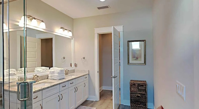Sunshine Vacation Home by Southern Vacation Rentals, Rezerwuj Dom wakacyjny Hotele w Emerald Coast z parkingiem, Parking