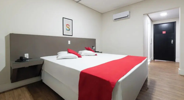 Номер Deluxe Carlton Plaza Americana
