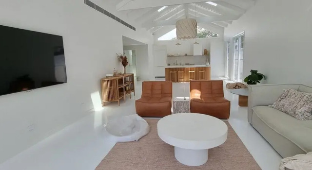 Pool House - Peaceful Luxury, Byron Bay, Забронировать Отель Отели и гостиницы Байрон-Бей, рядом с Cumbebin Swamp Nature Reserve, Отель