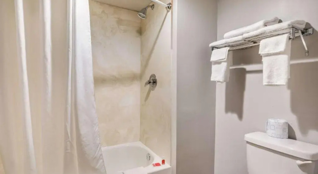 Номер Standard Days Inn & Suites Milwaukee Airport