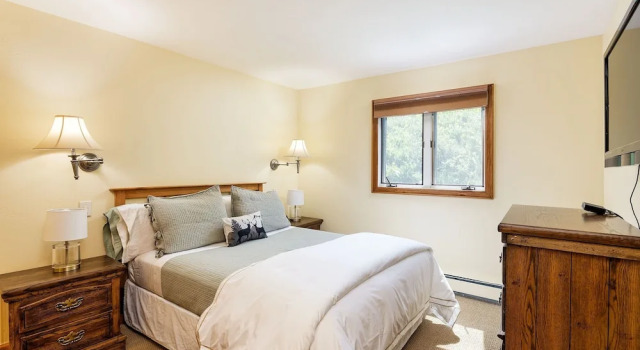 Snowmass 2BR Getaway Pool, Hot Tub & Ski Access - D2 by RedAwning, Брондау Қонақ үй Snowmass Aspen-Snowmass