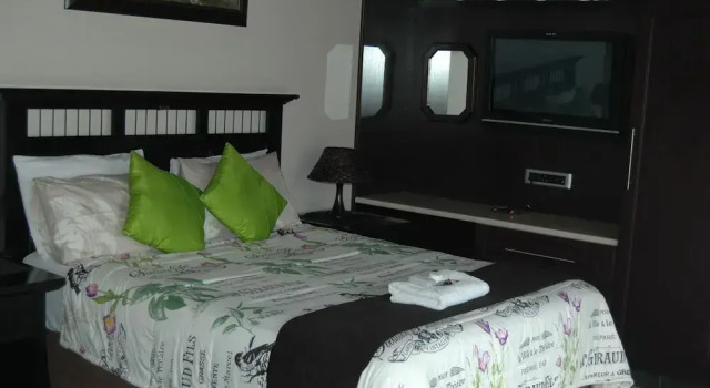 Номер Standard с балконом Bon A Vie Self-catering and b&b Gonubie Full Solar Power, no load shedding