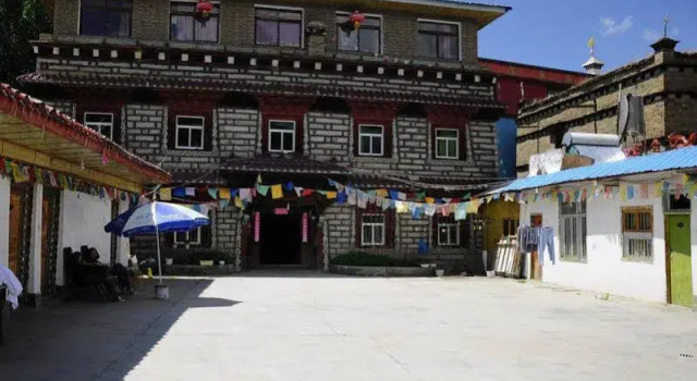 Daocheng Drolma's Guesthouse, Boek Hotel Daocheng Sichuan