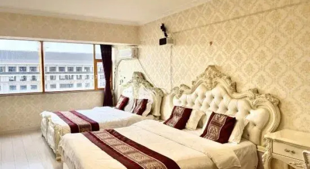 Кровать в общем номере Blue Light Yingsu Homestay
