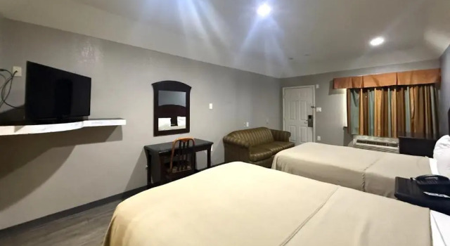 Четырёхместный номер Standard Hotel O Regency Suites Houston - IAH Beltway 8