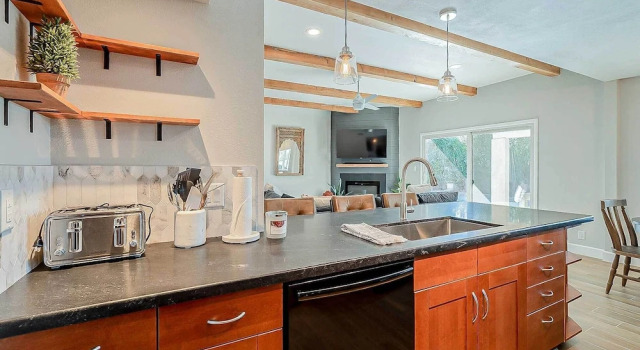 Коттедж с 3 комнатами Scottsdale Adobe Home w/ Backyard Oasis!