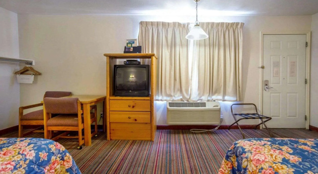 Четырёхместный номер Standard Rodeway Inn Kanab