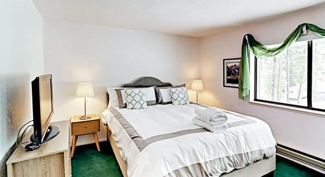 Peaceful Timber - 2 Br Home, Забронировать Отель Саут-Лейк-Тахо South Lake Tahoe Area, рядом с Канатная дорога Эриал-Трамвей