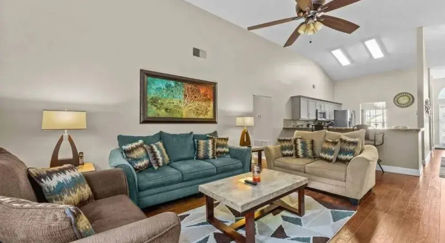 Enchanting House few min Away From the Parks 52