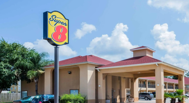 Super 8 by Wyndham Lake Charles Northeast, Забронировать Отель Лейк-Чарльз Луизиана