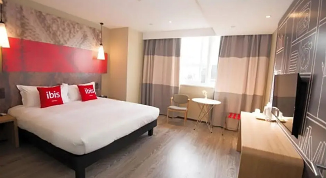 Двухместный номер Standard ibis Luoyang Baolong Square Hotel
