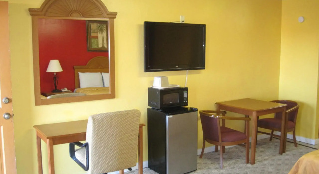 Четырёхместный номер Standard Bestway Inn