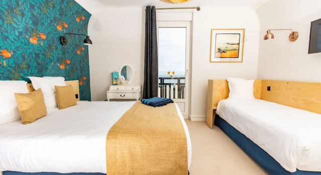 Трёхместный номер Standard с видом на море Hôtel Les Charmettes - Saint Malo