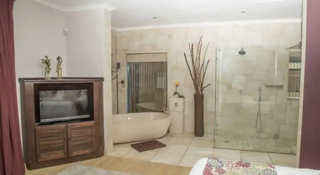 Номер Grand Misty Blue Bed and Breakfast