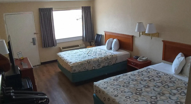 Hole Inn the Wall Hotel - Sunset Plaza - Fort Walton Beach