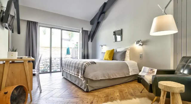 Phòng Suite Junior có view vườn Florida