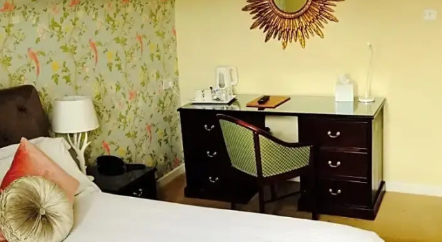 Люкс Pine Lodge Hotel & Restaurant Mansfield