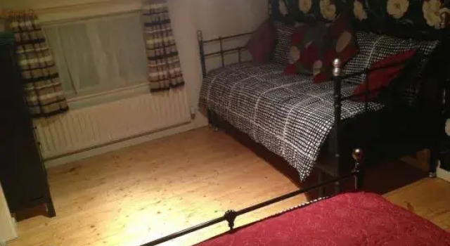 The Golden Lion Hotel, Book Hotel  
