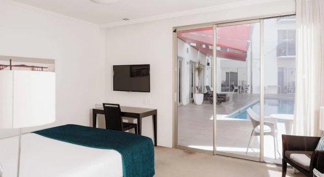 Номер Standard с видом на бассейн Trinity Wharf Tauranga