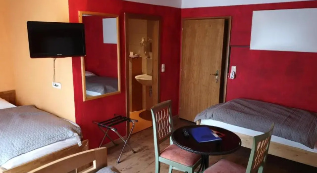 Трёхместный номер Economy Hotel Wirt ZMinsta