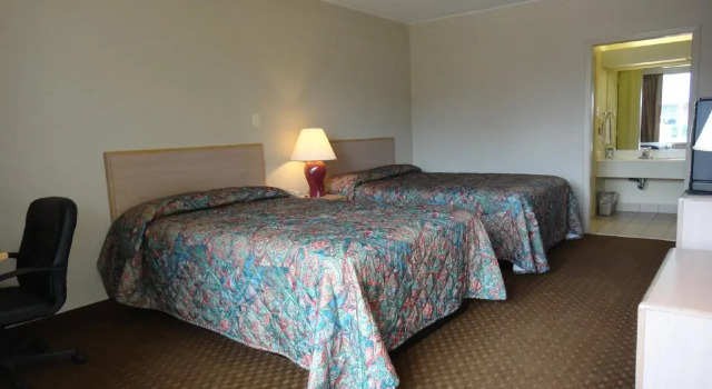 Red River Inn Alexandria, Забронировать Отель Отели Александрии с бассейном, рядом с CHRISTUS St. Frances Cabrini Hospital, Бассейн