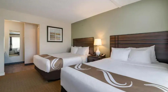 Четырёхместный люкс Quality Inn & Suites Auburn I-95