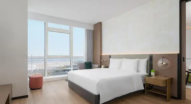 Люкс с видом на озеро Even Wuhan Airport Zone