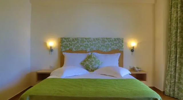 Семейный номер Standard с балконом Akrotiri Beach Resort & Spa