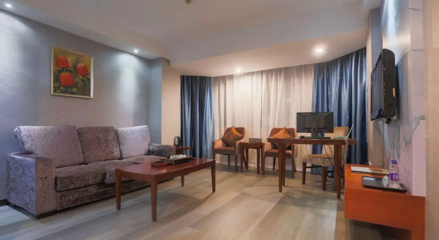 Люкс Bravo  Business Hotel