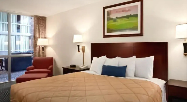 Atrium Hotel and Conference Center, Rezerwuj Hotel Hotele w Hutchinson z basenem, Basen