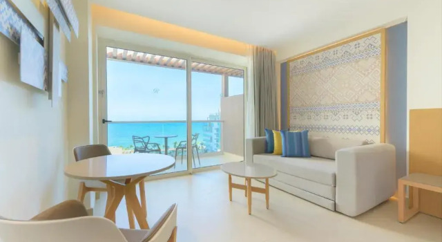 Четырёхместный полулюкс Diamond Club Luxury oceanfront Royalton Splash Riviera Cancun, An Autograph Collection All-Inclusive Resort