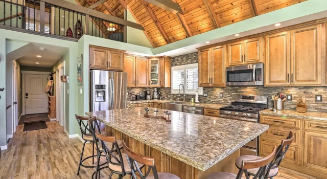 Close to Donner Lake & Skiing: Truckee Getaway