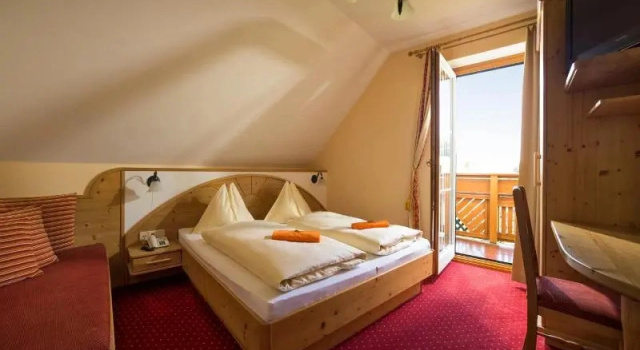 Семейный номер Deluxe с балконом Hotel Panoramahof Loipersdorf