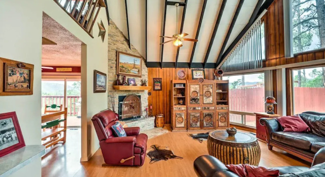 A-frame Ruidoso Retreat w/ Deck, Grill & Views!, Varaa Lomakoti Ruidoso New Mexico