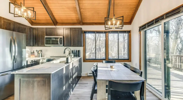 Коттедж Walk to Ski Slopes: Wintergreen Resort Treehouse