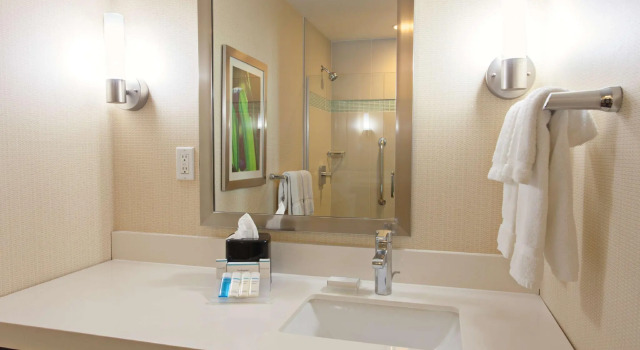 Четырёхместный номер Standard Hilton Garden Inn Los Angeles Marina Del Rey