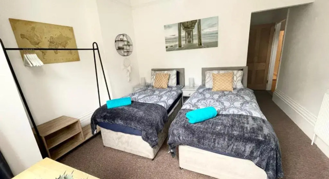 Great family flat just 10 mins walk to beach