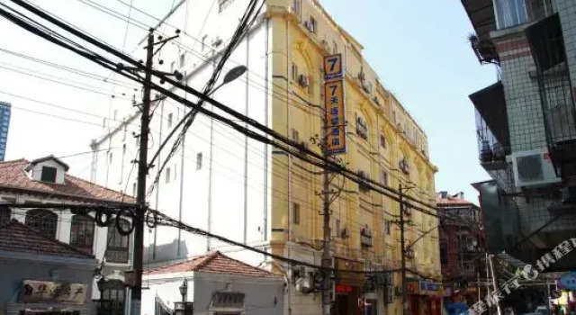 7Days Inn Hotel (Wuhan Hankou Jiangtan Jianghan Road Pedestrian Street), Забронировать Отель Ухань Хубэй, рядом с Пешеходная улица Цзянхань