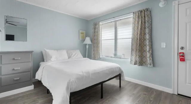 Четырёхместный номер Standard с балконом Echo Motel