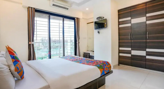 Номер Deluxe FabHotel Shree Balaji NX Banquets & Apartment