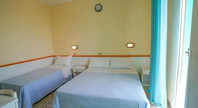 Трёхместный номер Standard с видом на море Hotel Mondial