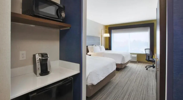 Четырёхместный номер Standard Holiday Inn Express - Auburn Hills South by IHG